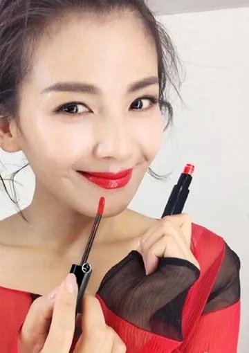 刘涛不穿内衣透视装展娇媚笑颜 最会穿透视装女星柳岩第一