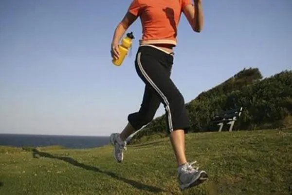 网曝机长飞行中身体不适降落后身亡，如何才能避免此类事情发生？