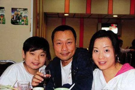 黎耀祥是TVB三届视帝，抛弃原配妻子，为何公开承认现任妻子是小三上位？