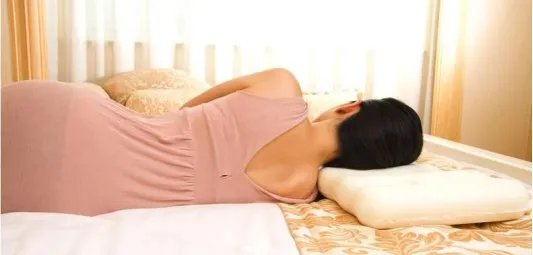 腰间盘突出正确睡姿图？