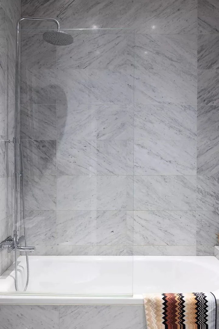 环球家居大幅装饰画，大色块，桑拿房，这处北欧公寓不一般