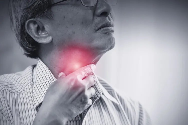 身体疼痛不用治？4个地方疼痛警惕癌症征兆，尽早重视