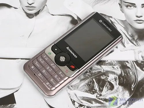 13.8mm金属机身30天待机 联想P709评测