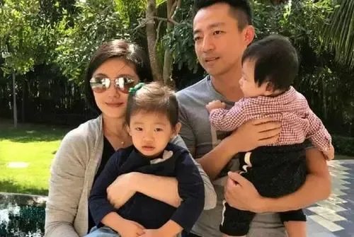 网友曝汪小菲与张颖颖亲密照，张兰母子现分歧，“婚内情”的事情实锤了吗？