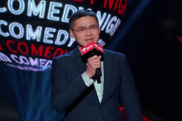 李诞的《脱口秀反跨年》到底反了个什么？反出脱口秀的意义了吗？