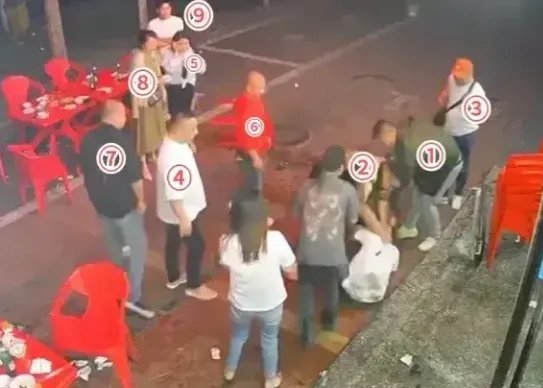 唐山烧烤店打人事件，受害女子的伤情鉴定为何隔了10天？