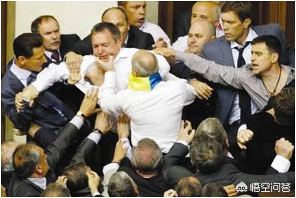 乌克兰议会为什么要罢免“外长”普里斯泰科，他不是泽连斯基任命的？