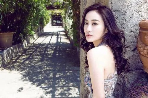 她永远是第一时间出来力挺王宝强，这位女演员是谁？