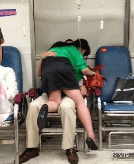 现在的JK校服这么性感？囧图妹子你拍照时候走光了