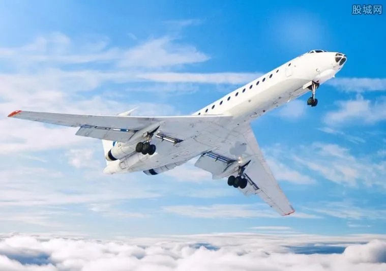 三亚返京机票暴涨 一票难求机票高达万元以上