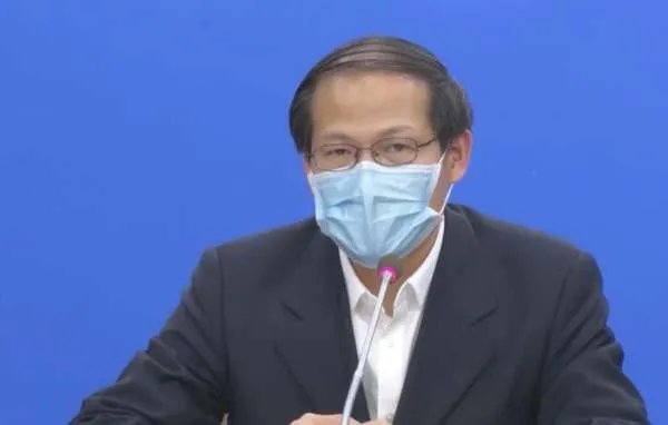 传染病防控专家表示奥密克戎比流感的症状还轻，轻症可以自行隔离治疗吗？