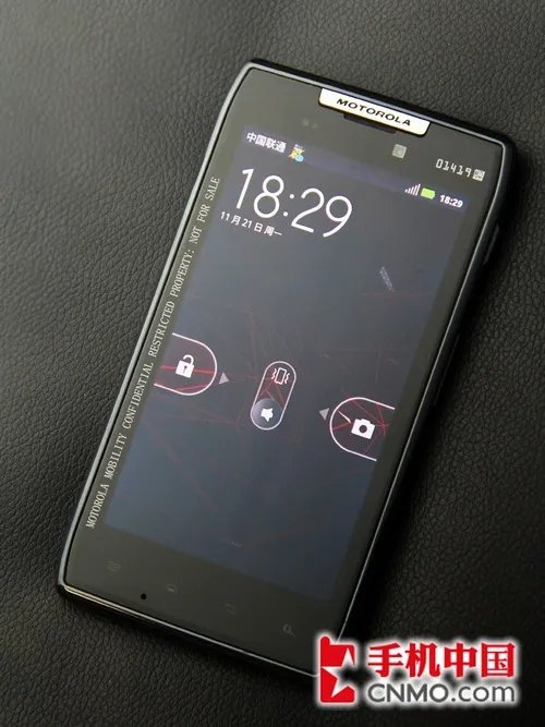 经典刀锋来袭 摩托罗拉RAZR XT910评测