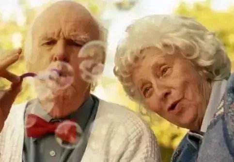 世界首款阿兹海默药被证有效，为什么全世界都跟着沸腾了？