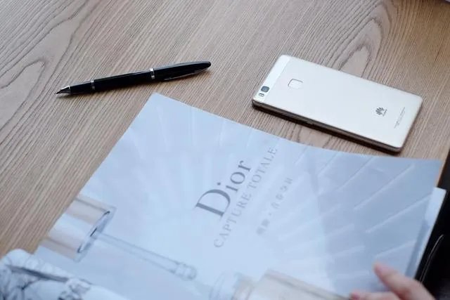 华为高端系列手机价格涨了近千元，为何销量却越来越好？