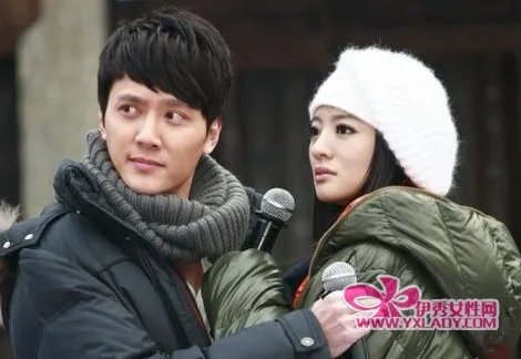 冯绍峰爆：《后宫》安以轩和我拍吻戏