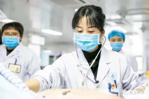 山东42岁抗疫女医生突发疾病逝世，她生前为了防疫工作做出了哪些努力？