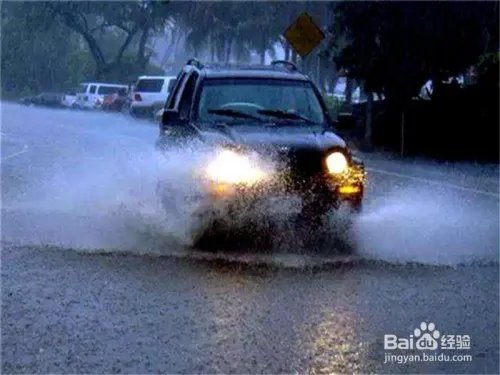 重庆暴雨致4人失踪 暴雨天气我们应该怎么办
