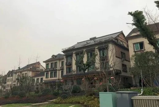 杭州西溪路人行道塌陷疑似2人失联，你认为路面安全该如何解决？