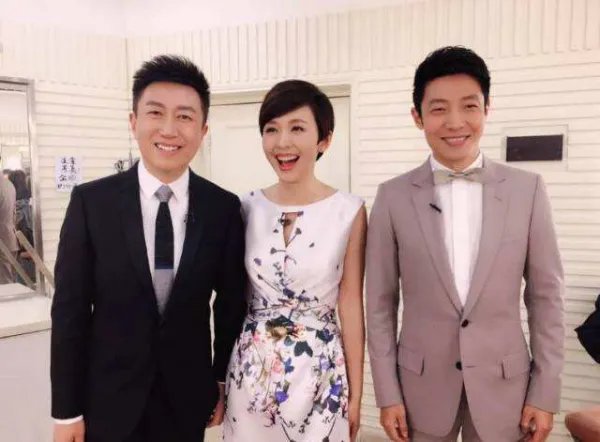 央视主播康辉穿短裤播新闻露馅，类似的失误还有哪些？