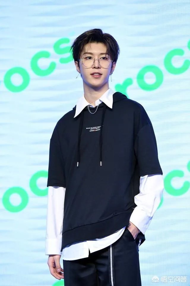 如何看待范丞丞当众叫粉丝“老婆”的行为?