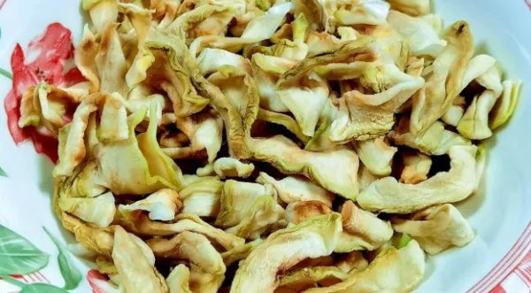 哪些食物晒干更好吃,一次晒20斤,炖肉吃真香呢?