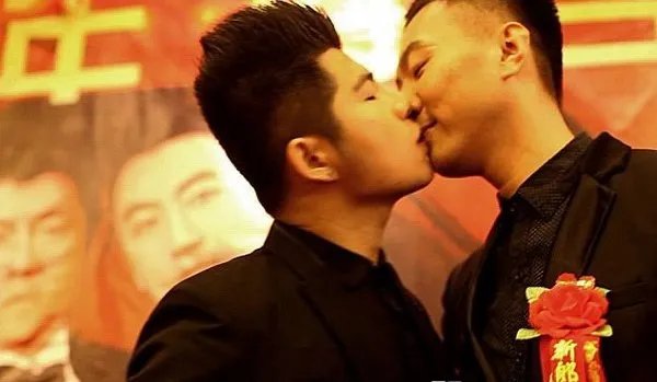 哪位亲有马克和安安的婚纱照图组 发给我一下。谢谢了~