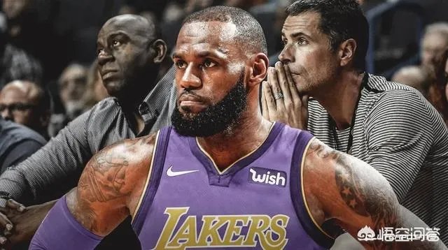 湖人生涯首次缺阵的詹姆斯在家看起了韦德和猛龙队的比赛直播，对此你怎么看？