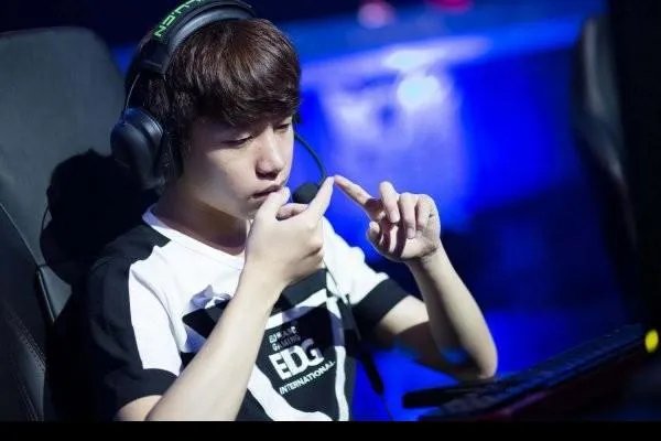 厂长发微博疑似暗示自己退役，JOKER表示自己觉得厂长并未想退役，你怎么看？