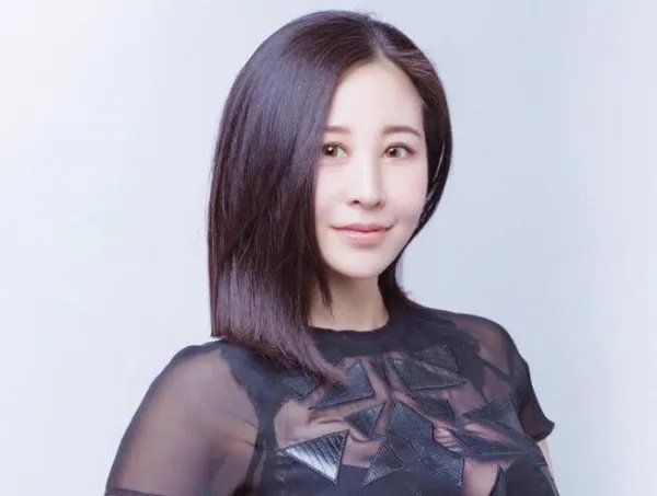 最美台球女裁判吕帅希，三围完胜柳岩，直言以后想生4个孩子，你怎么看？