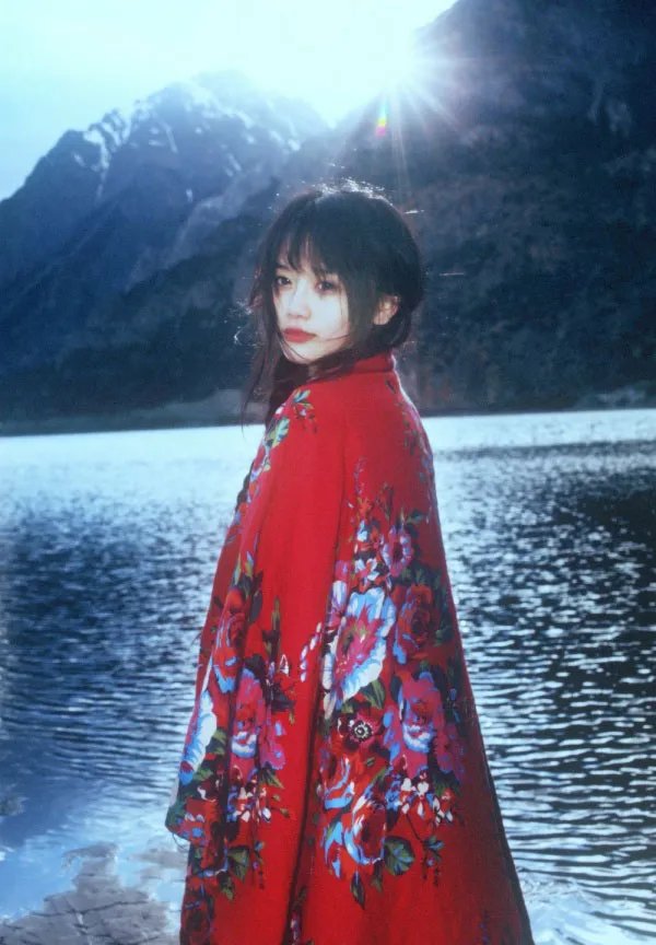 南笙姑娘《男人装》大尺度写真 性感唯美露酥胸