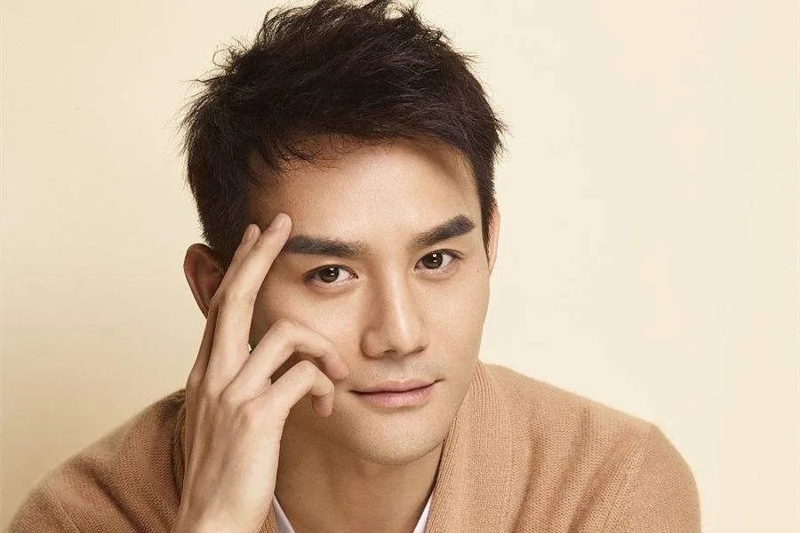 杨幂只吃一根米线引发网友热议