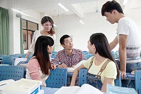 超一本线不敢算学费女孩获资助，女孩不能申请助学贷款吗？