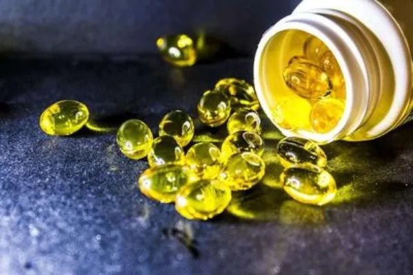 婴儿多大吃鱼肝油