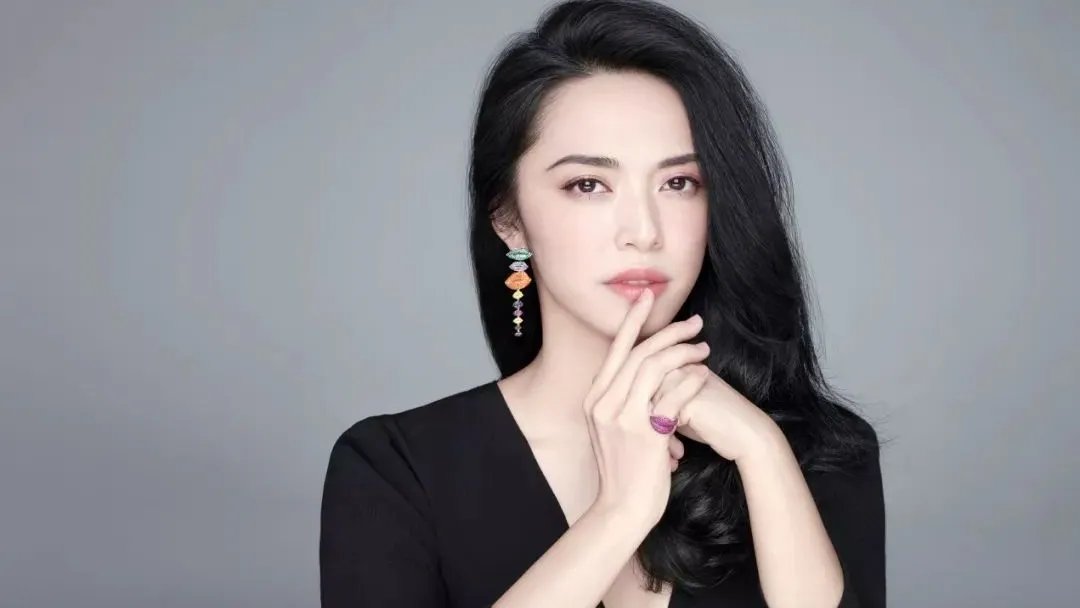 姚晨获奖发言被指嘲讽肖战,本尊回应后秒删,揭露娱乐圈真面目,你怎么看?