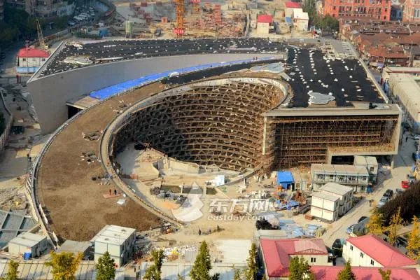 上海自然博物馆新馆的建筑布局