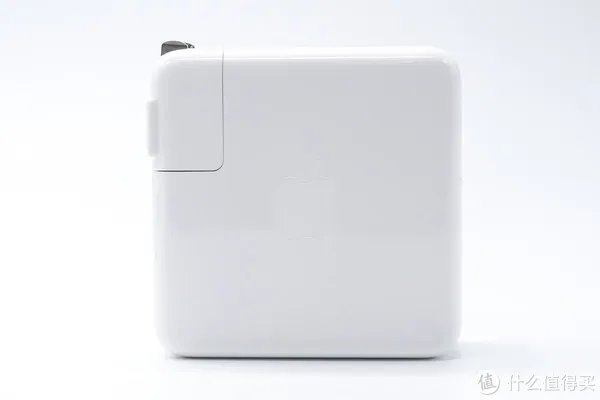 支持67W大功率快充，苹果新款MacBook Pro 14标配充电器测评