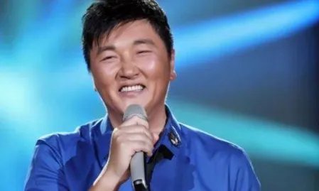 孙楠带前妻女儿看话剧！买宝瑶气质出众，继承演员妈妈大长腿，状态如何？