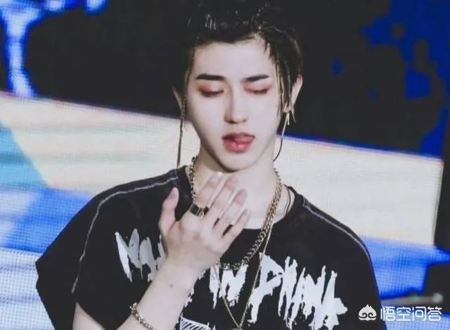 如何看待范丞丞当众叫粉丝“老婆”的行为？