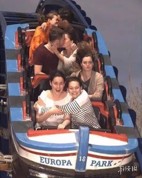 现在的JK校服这么性感？囧图妹子你拍照时候走光了