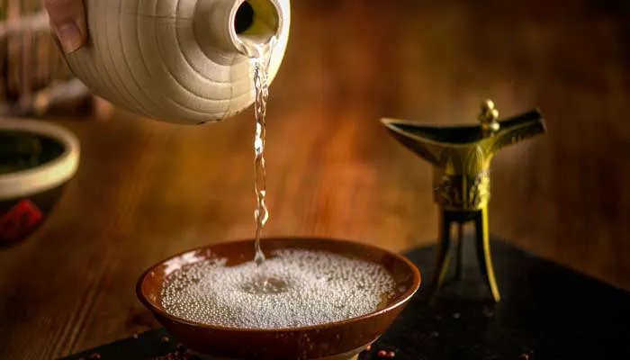 粮食酒和勾兑酒怎么区别  粮食酒和勾兑酒怎么区别