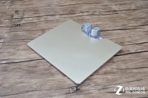 双硬盘双内存 戴尔灵越24-3477拆机图赏