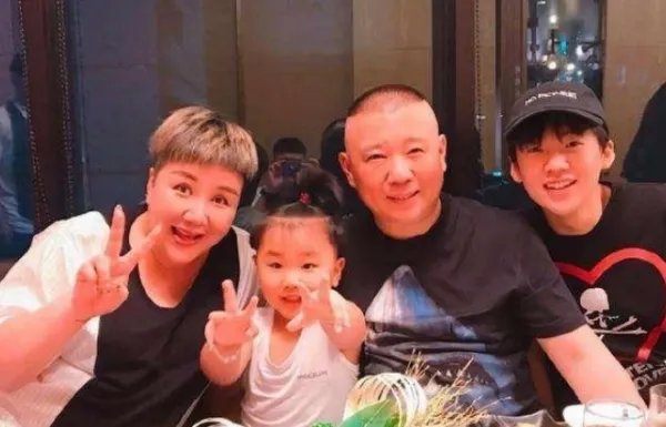 与最穷郭德纲离婚，丢弃郭麒麟远走国外，胡中惠如今怎样了？