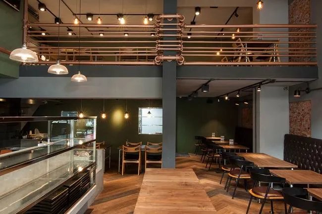 用红砖、钢管打造帅气咖啡厅