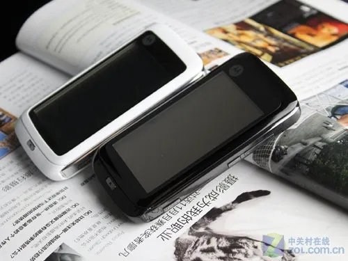 双屏触控明系旗舰 黑白摩托罗拉MT810图赏