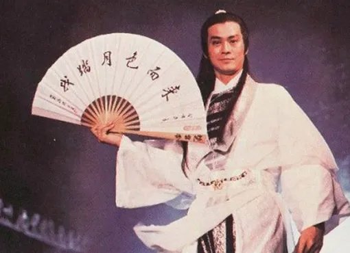 郑少秋版的楚留香传奇的主题曲叫什么名字？