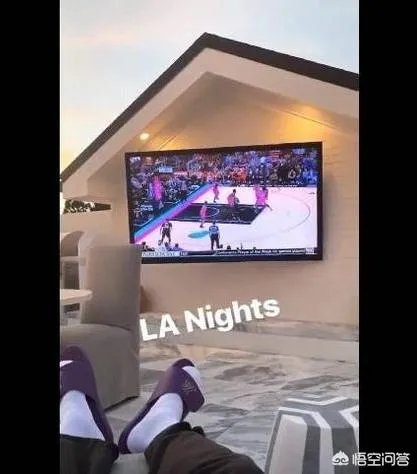 湖人生涯首次缺阵的詹姆斯在家看起了韦德和猛龙队的比赛直播，对此你怎么看？