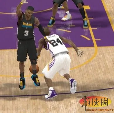 《NBA 2K12》过人方法(名人堂适用)