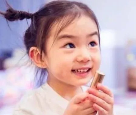 戚薇女儿已经4岁了！你知道Lucky的国籍吗？