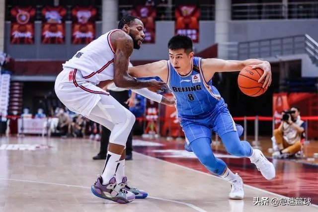 想红想疯了！那个发文鼓励首钢队员废掉阿联的记者是什么来历？