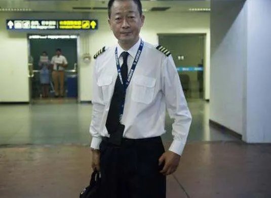 贺中平机长事件原因